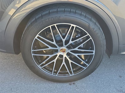 2025 Porsche Cayenne Base