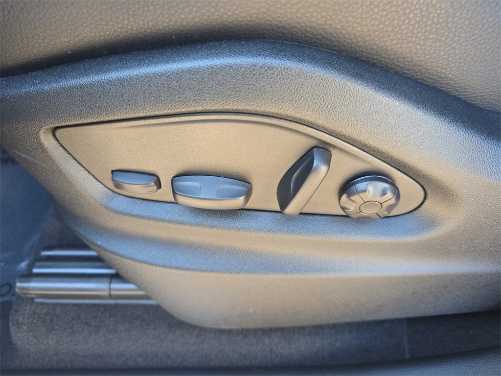 2025 Porsche Cayenne Base