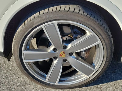 2022 Porsche Cayenne Base