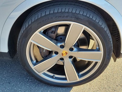 2022 Porsche Cayenne Base