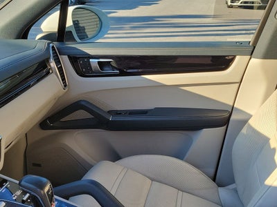 2022 Porsche Cayenne Base