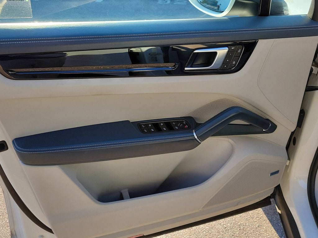 2022 Porsche Cayenne Base