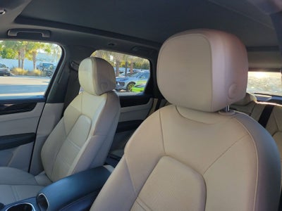 2022 Porsche Cayenne Base