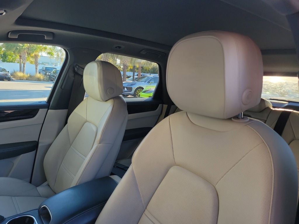 2022 Porsche Cayenne Base