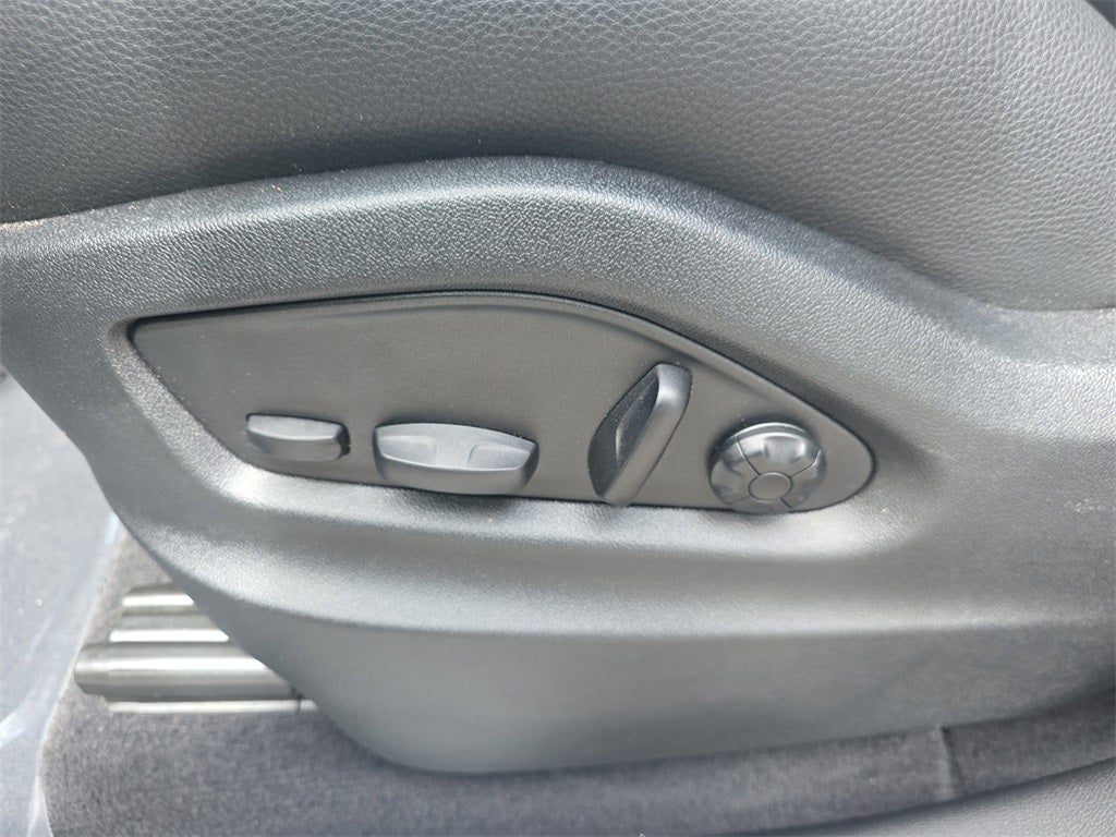 2025 Porsche Cayenne Base