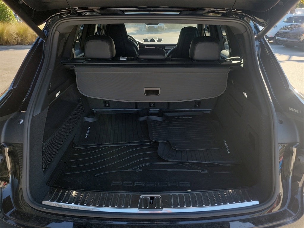 2023 Porsche Cayenne Platinum Edition