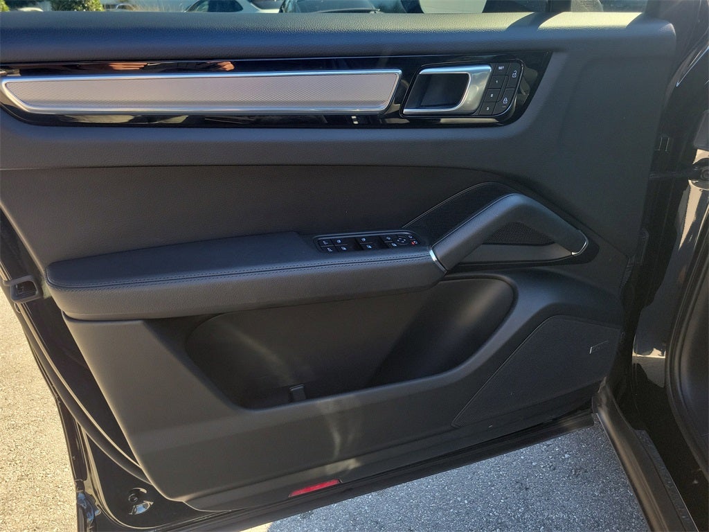 2023 Porsche Cayenne Platinum Edition