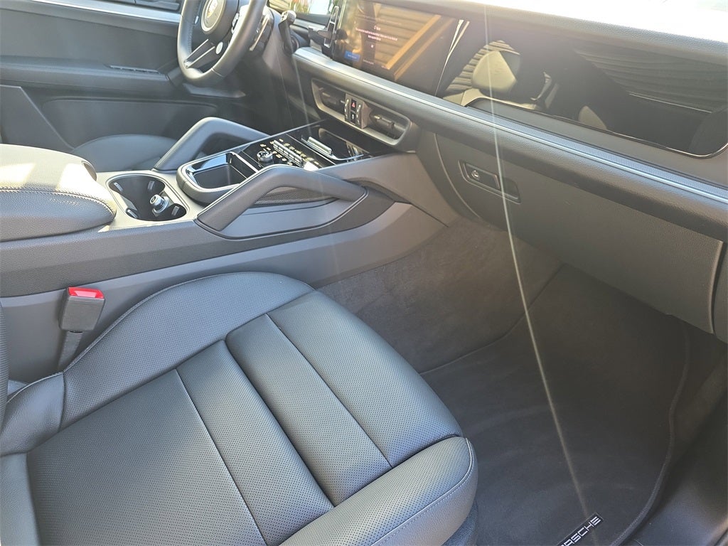 2025 Porsche Cayenne Base