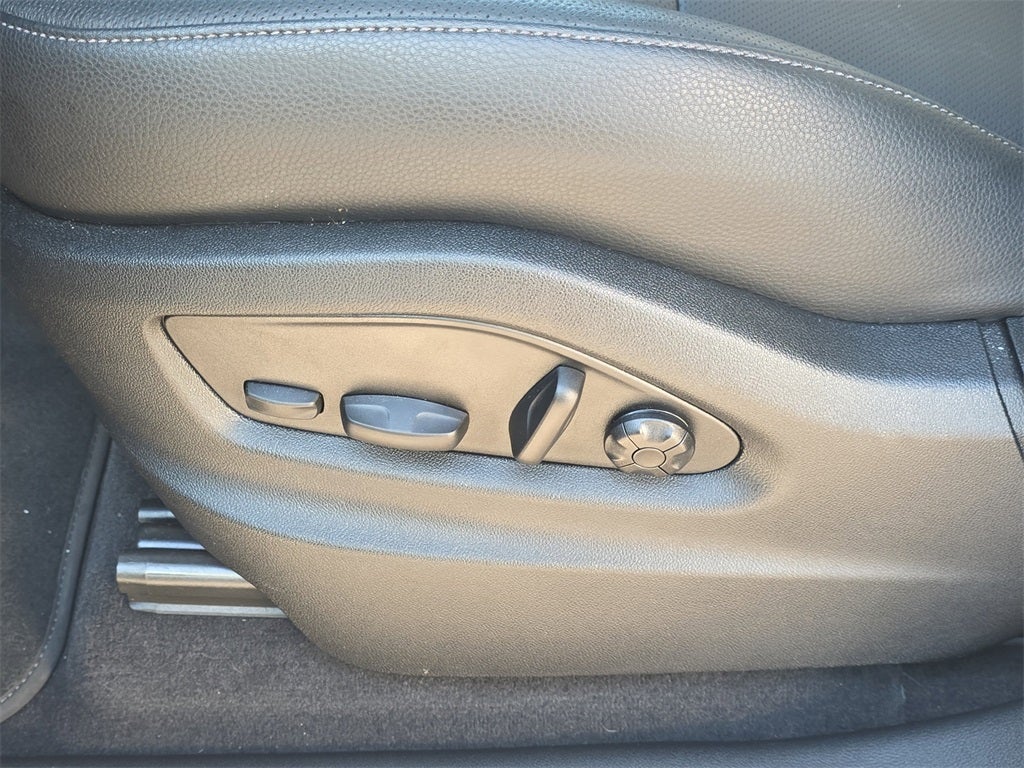 2025 Porsche Cayenne Base