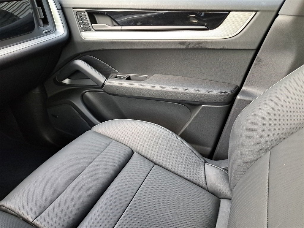 2025 Porsche Cayenne Base