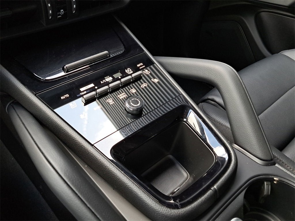 2025 Porsche Cayenne Base