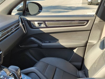 2023 Porsche Cayenne S Platinum Edition