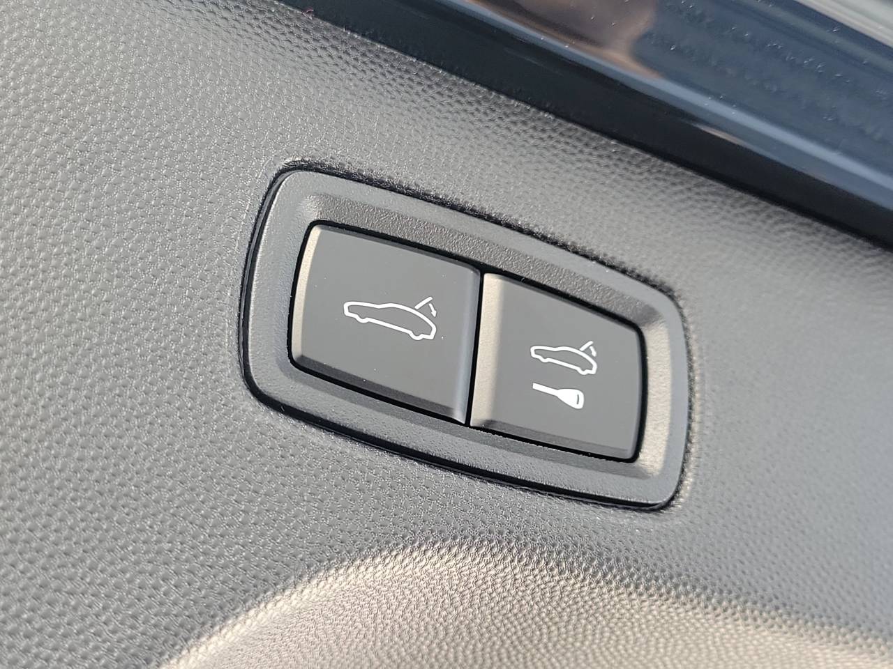 2026 Porsche Macan Electric 4S