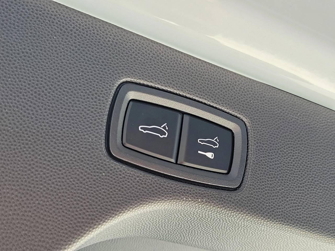 2026 Porsche Macan Turbo Electric