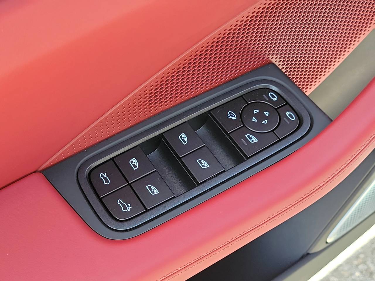 2026 Porsche Macan Turbo Electric