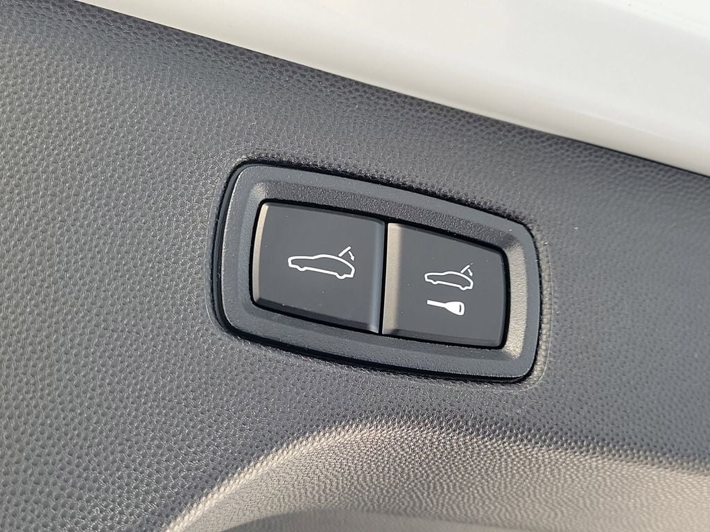 2026 Porsche Macan Electric Base