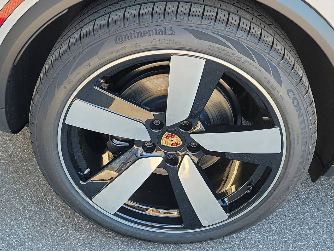 2026 Porsche Macan Electric Base