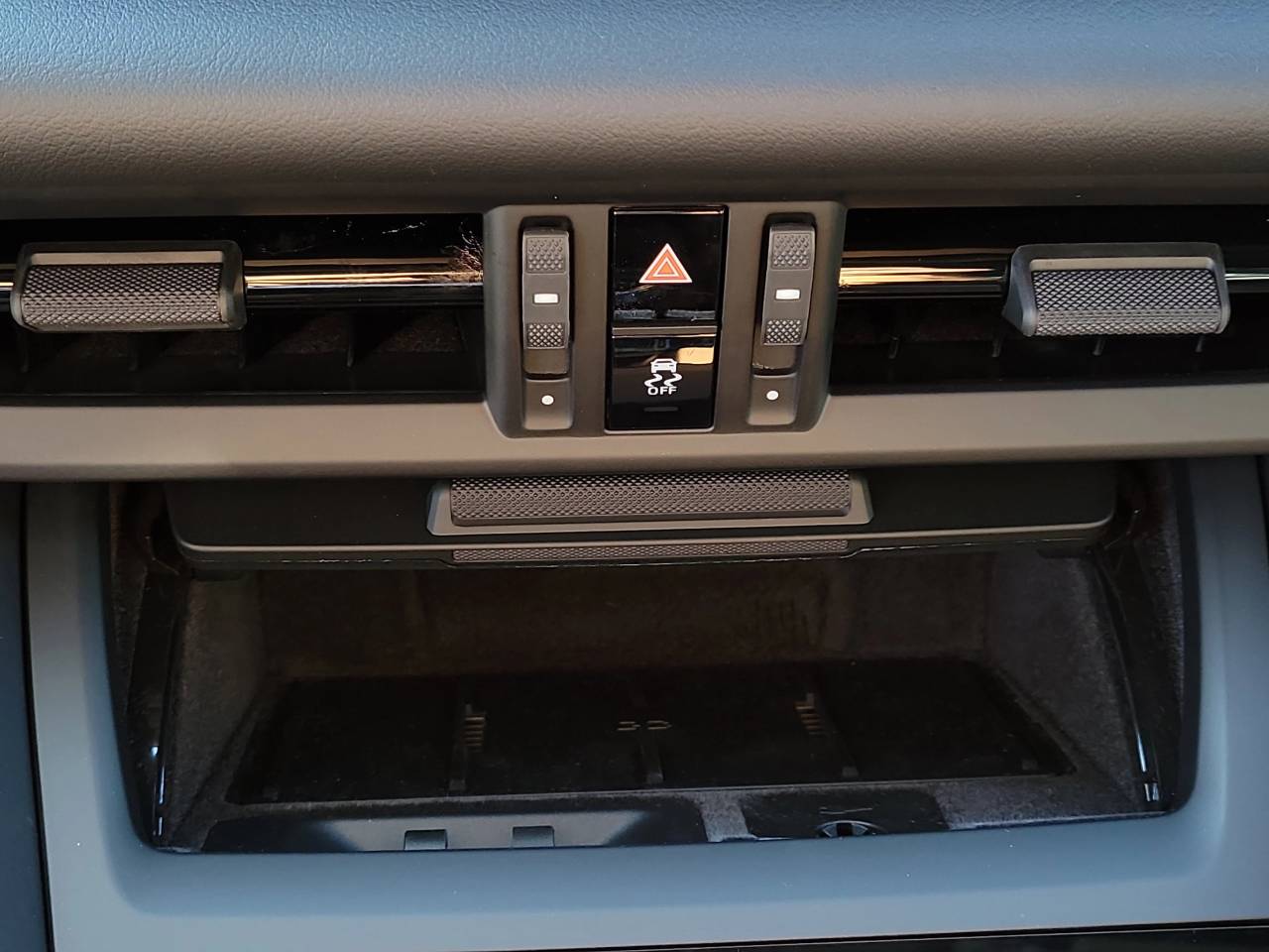 2026 Porsche Macan Electric Base