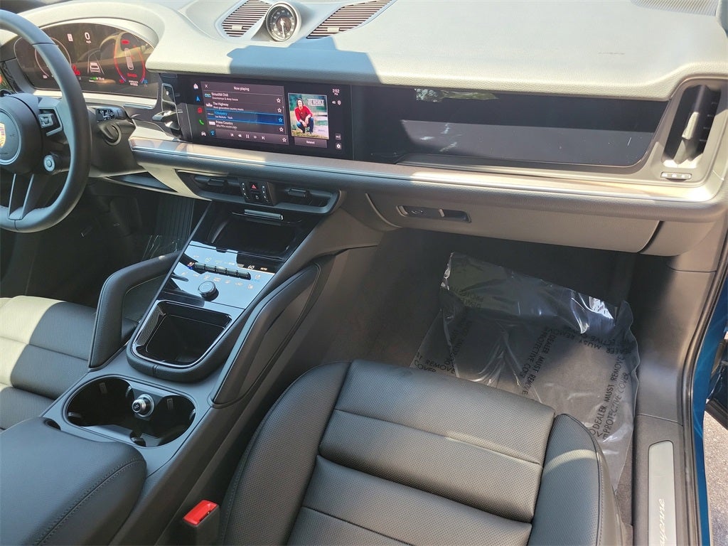 2025 Porsche Cayenne E-Hybrid Base