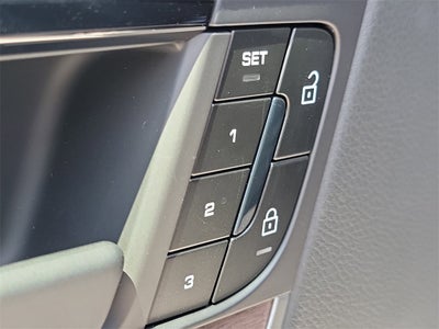 2025 Porsche Cayenne E-Hybrid Base