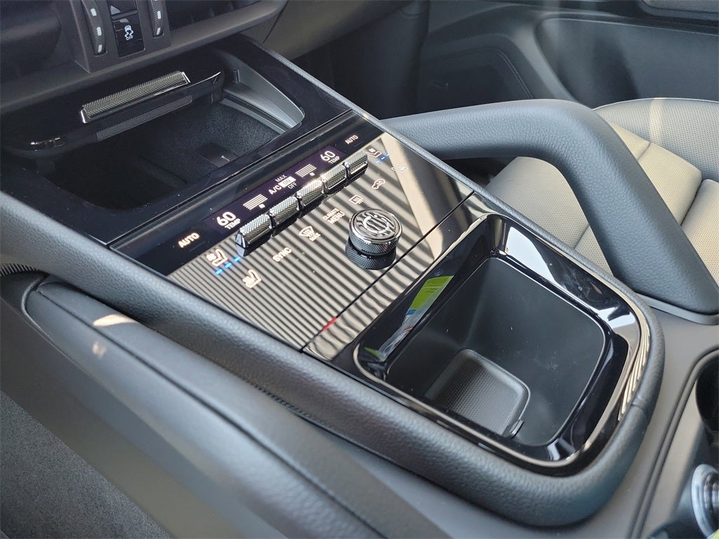 2025 Porsche Cayenne E-Hybrid Base