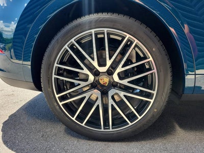 2025 Porsche Cayenne E-Hybrid Base