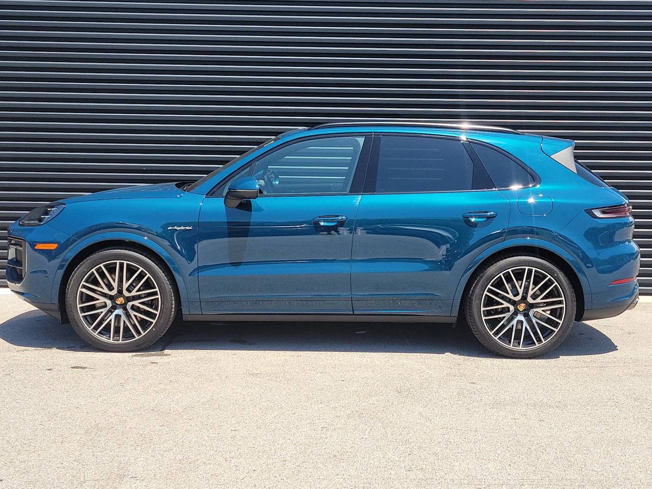 2025 Porsche Cayenne E-Hybrid Base