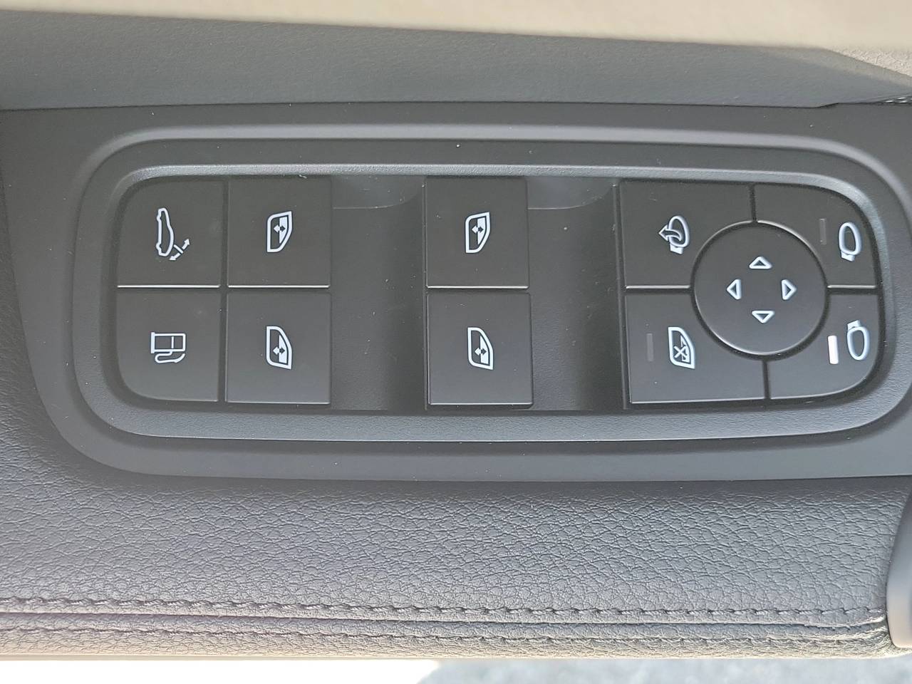 2025 Porsche Cayenne E-Hybrid Base