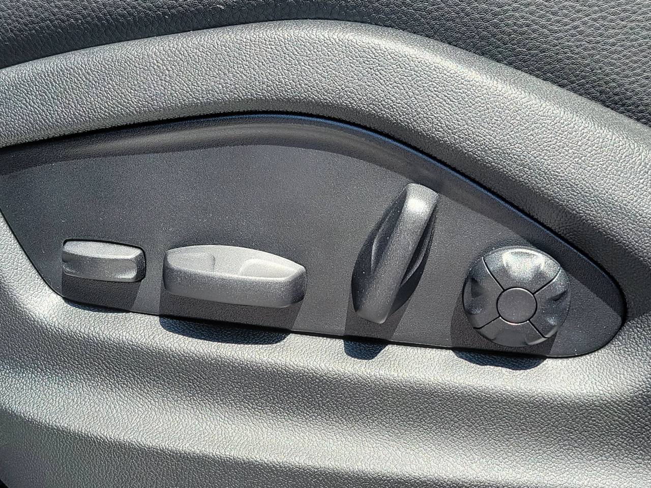 2025 Porsche Cayenne E-Hybrid Base