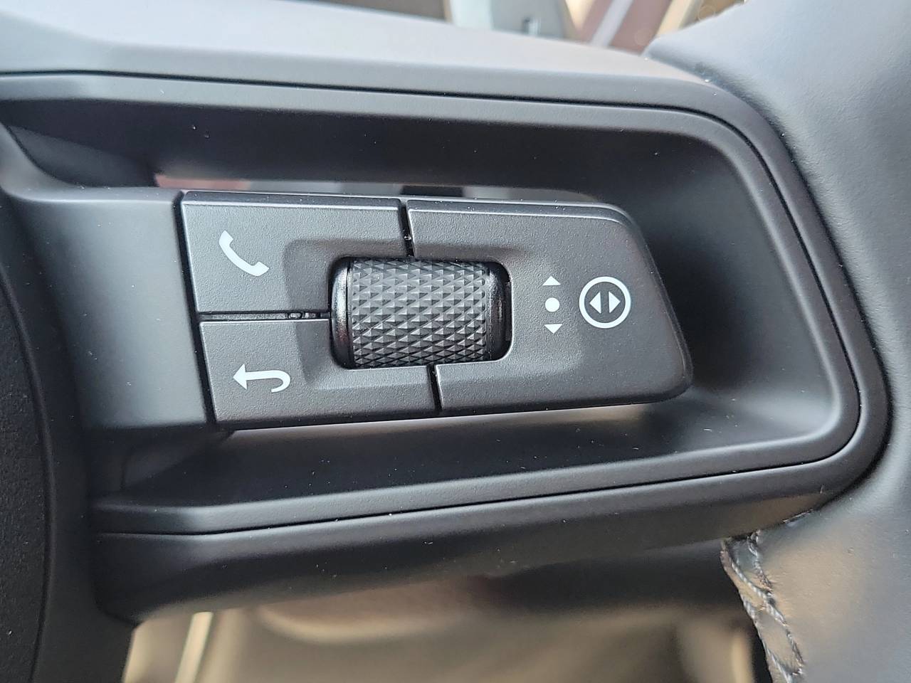 2025 Porsche Cayenne E-Hybrid Base