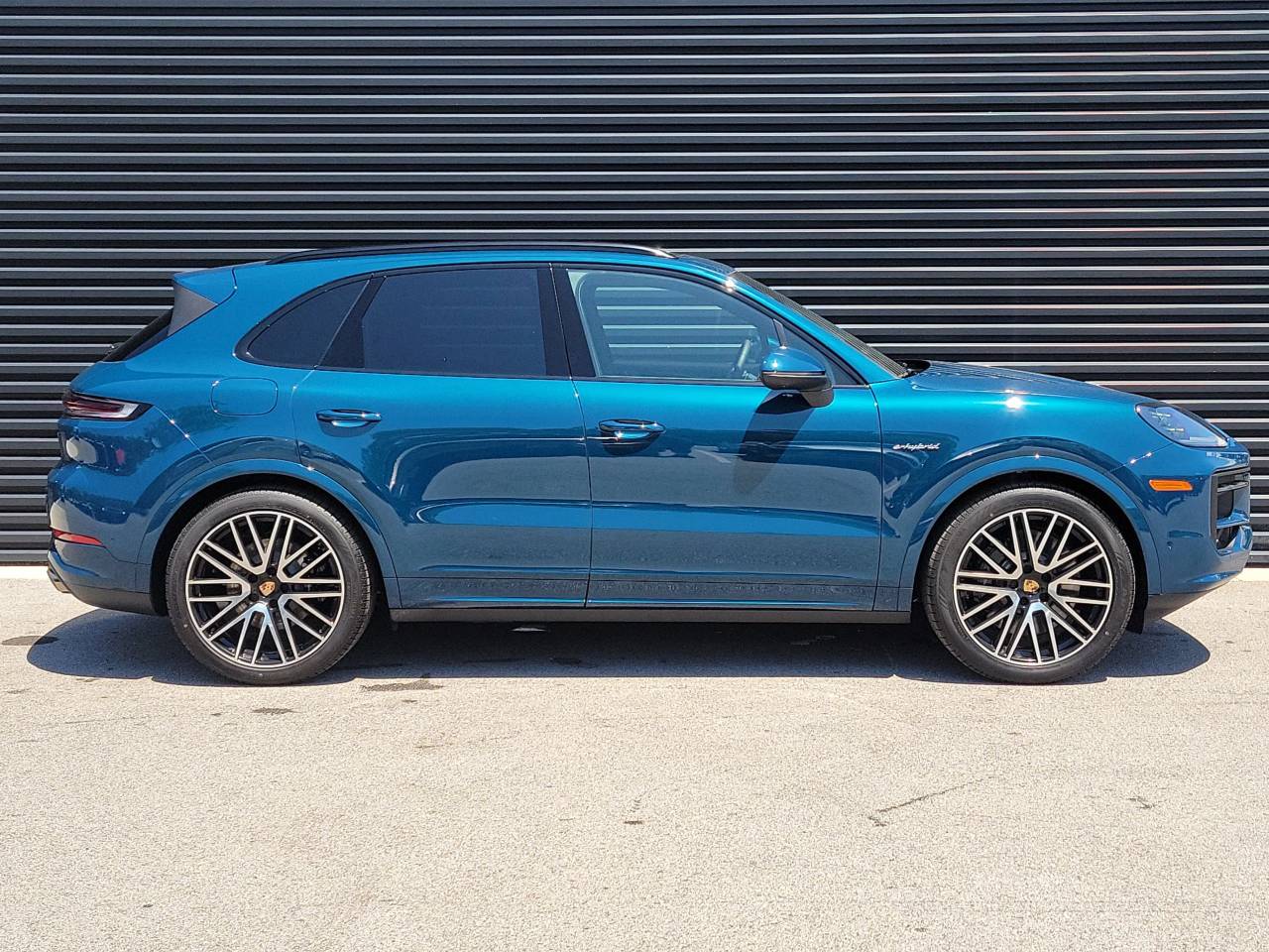 2025 Porsche Cayenne E-Hybrid Base