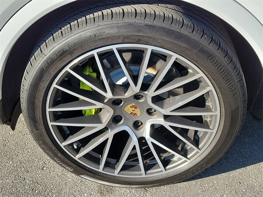 2022 Porsche Cayenne E-Hybrid Base