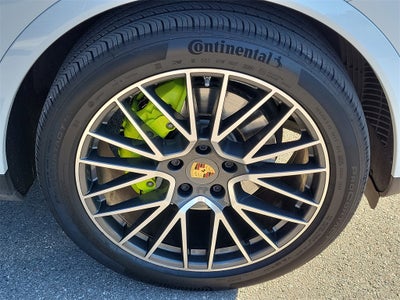 2022 Porsche Cayenne E-Hybrid Base