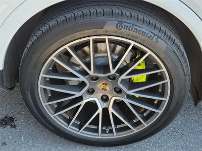 2022 Porsche Cayenne E-Hybrid Base