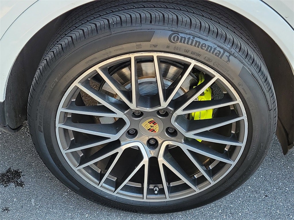 2022 Porsche Cayenne E-Hybrid Base