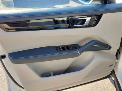 2022 Porsche Cayenne E-Hybrid Base