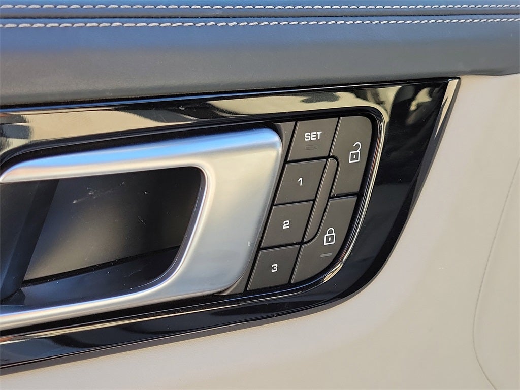 2022 Porsche Cayenne E-Hybrid Base