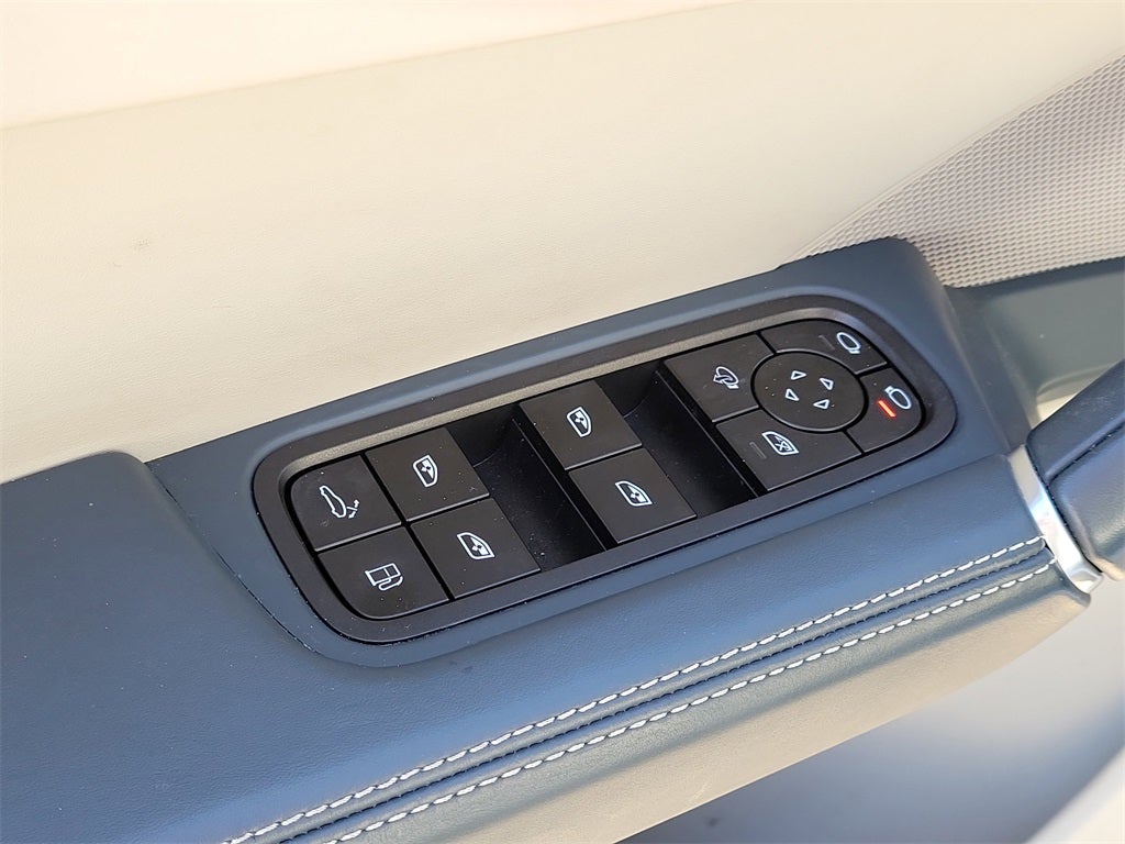 2022 Porsche Cayenne E-Hybrid Base