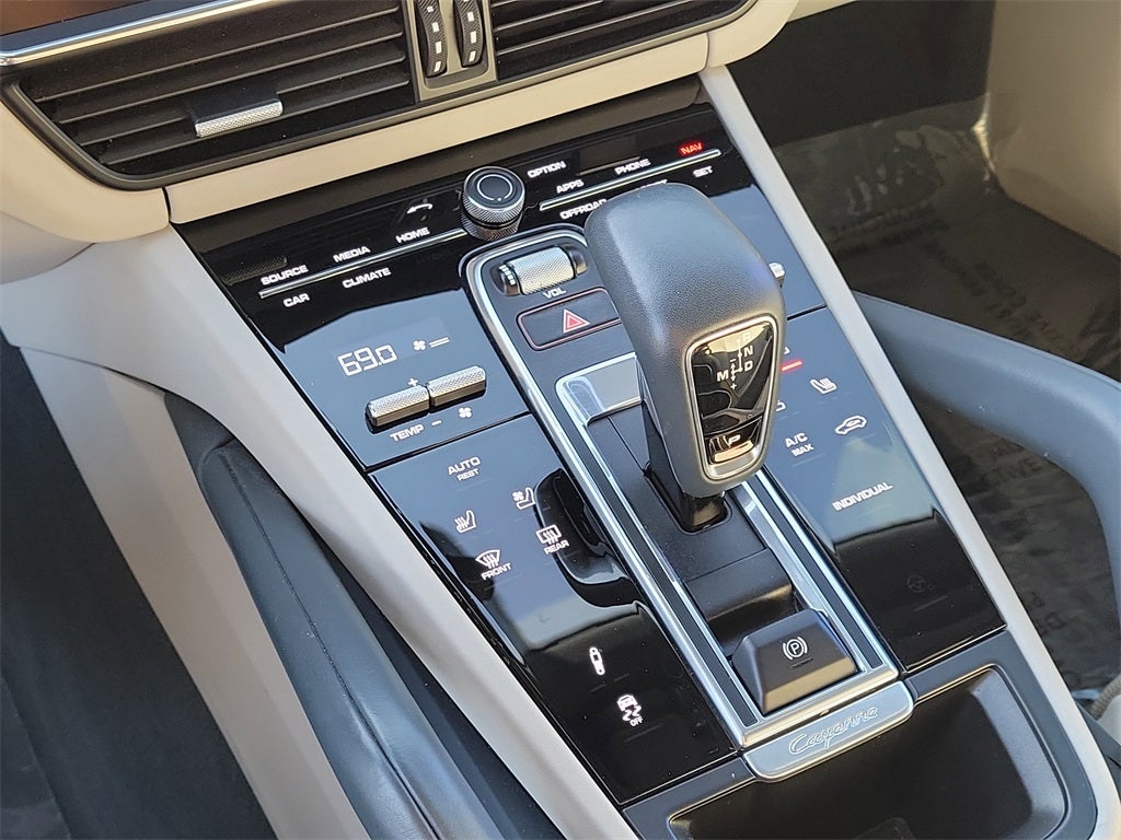 2022 Porsche Cayenne E-Hybrid Base