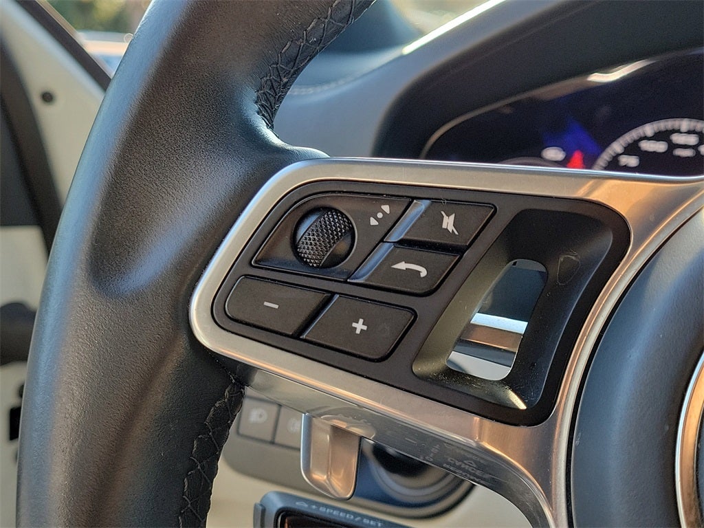 2022 Porsche Cayenne E-Hybrid Base