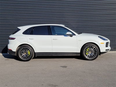 2022 Porsche Cayenne E-Hybrid Base