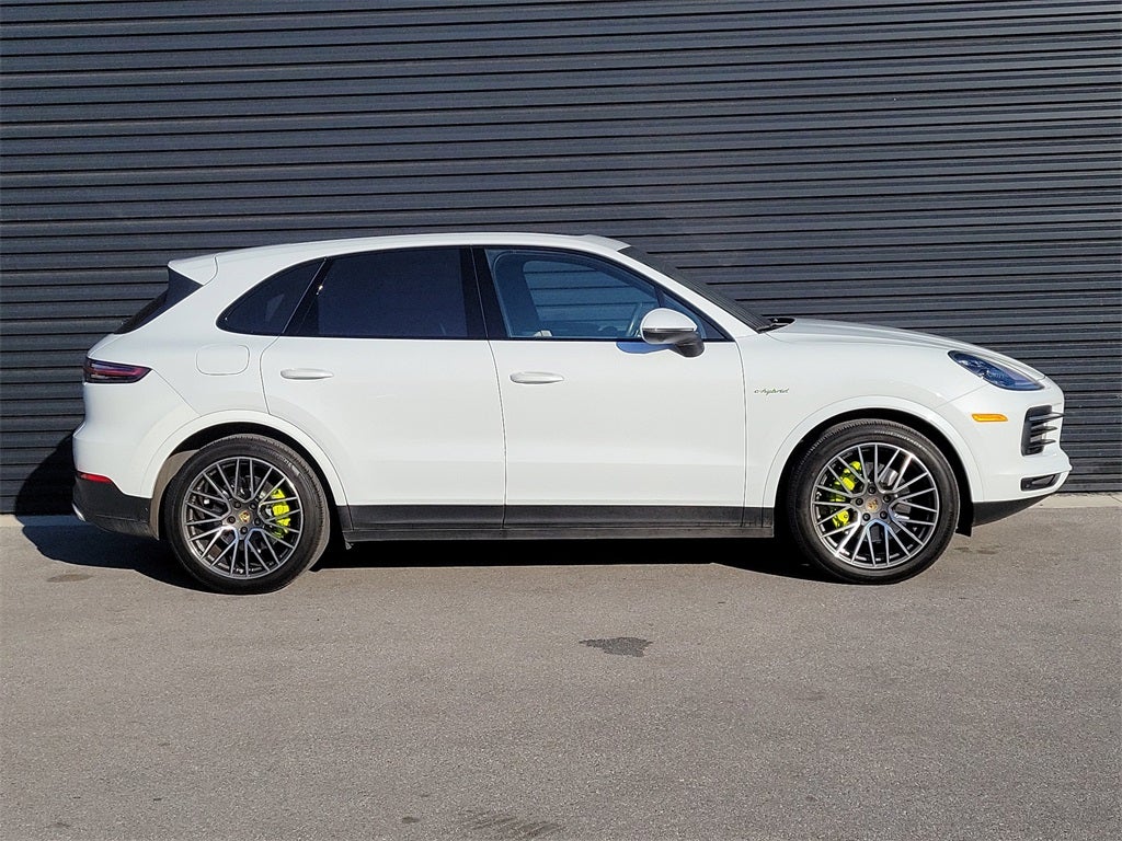 2022 Porsche Cayenne E-Hybrid Base
