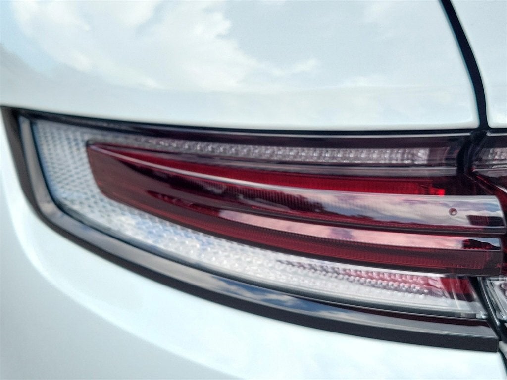 2025 Porsche Cayenne E-Hybrid Base