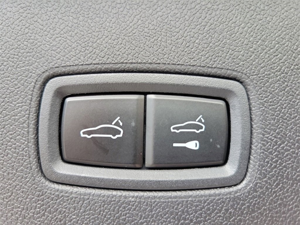 2025 Porsche Cayenne E-Hybrid Base