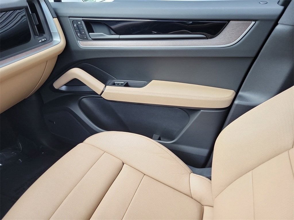 2025 Porsche Cayenne E-Hybrid Base