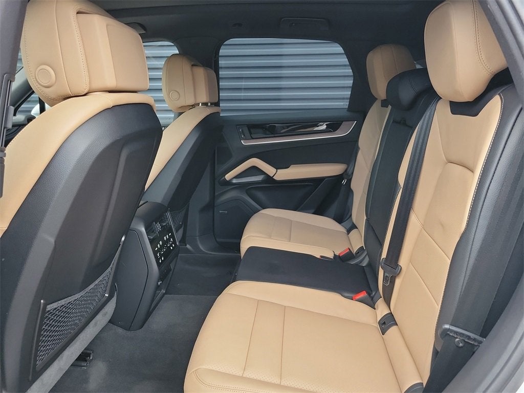 2025 Porsche Cayenne E-Hybrid Base