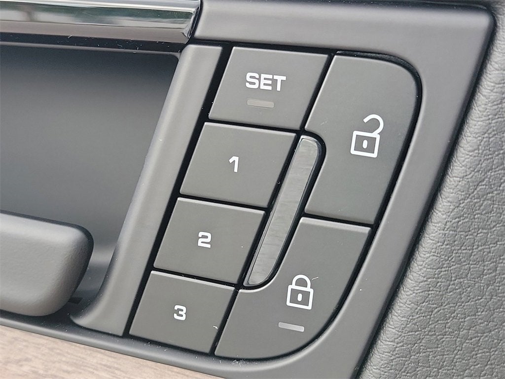 2025 Porsche Cayenne E-Hybrid Base