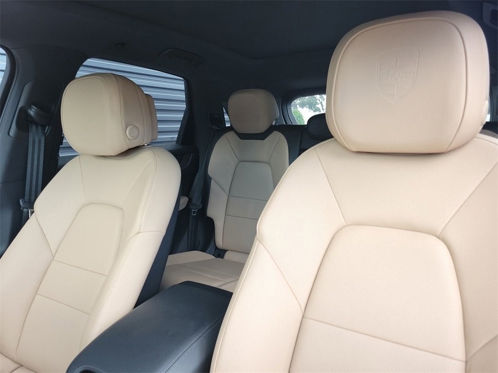 2025 Porsche Cayenne E-Hybrid Base