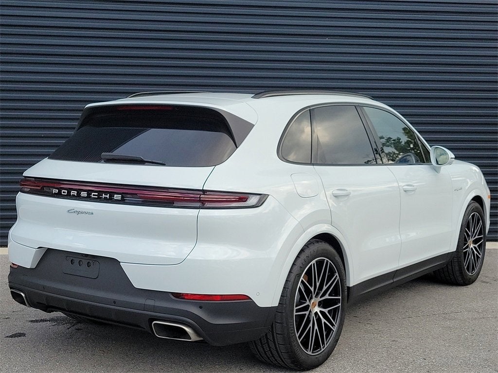 2025 Porsche Cayenne E-Hybrid Base