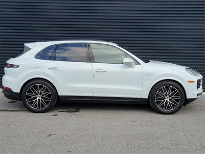 2025 Porsche Cayenne E-Hybrid Base